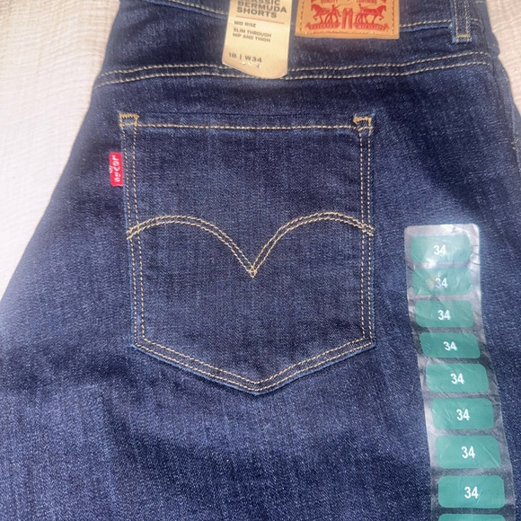 Levi’s - Picture 5 of 5